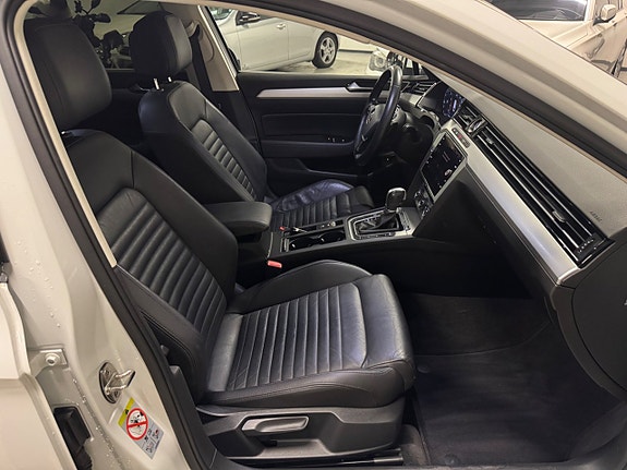 Volkswagen Passat 19 of 24