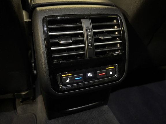 Volkswagen Passat 22 of 24