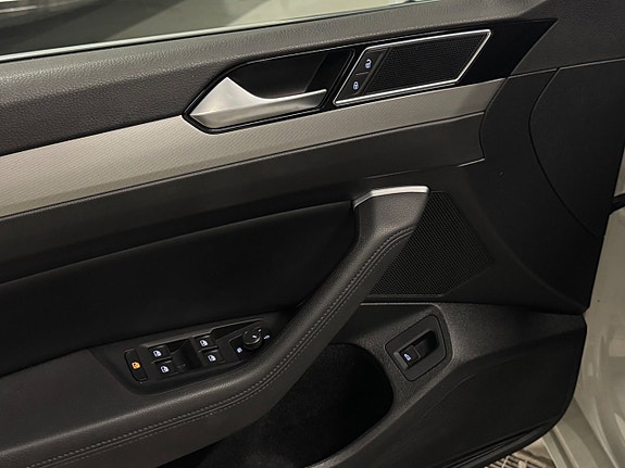 Volkswagen Passat 7 of 24