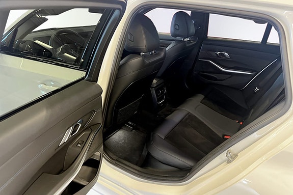 BMW 330e 8 of 9