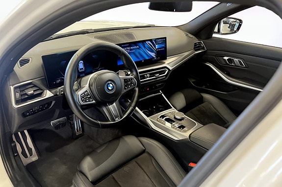 BMW 330e 5 of 9