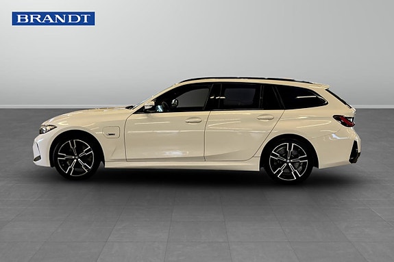 BMW 330e 3 of 9