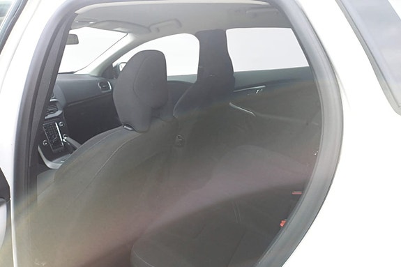 Volvo V40 Cross Country 8 of 10