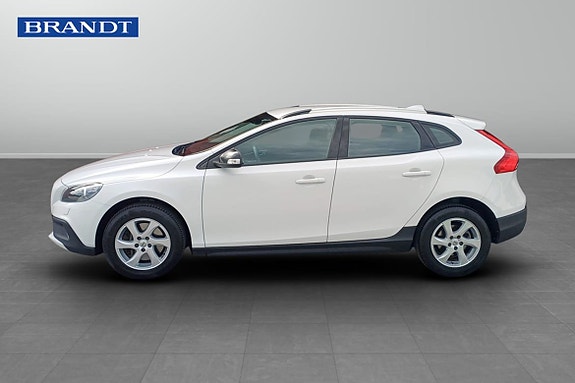 Volvo V40 Cross Country 3 of 10