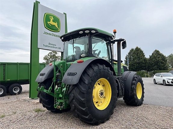 John Deere 7250R 2 of 7