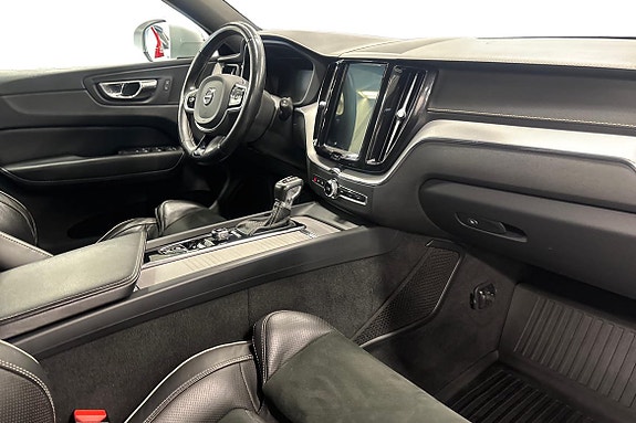 Volvo XC60 10 of 21