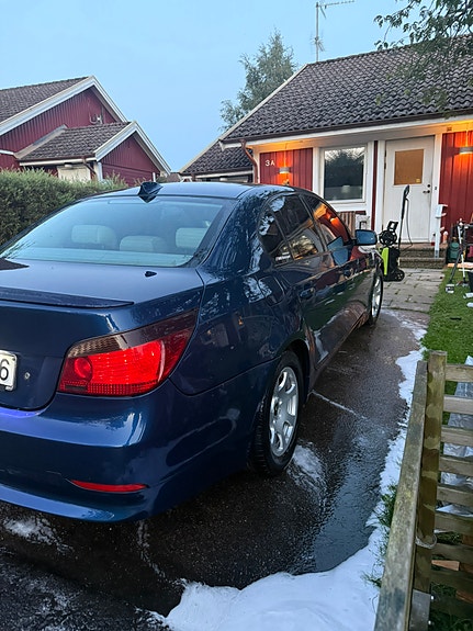 BMW 525i 2 of 10