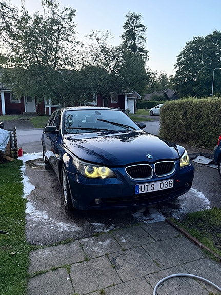 BMW 525i 3 of 10