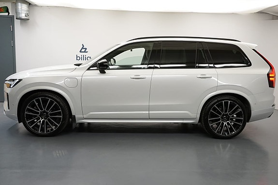 Volvo XC90 2 of 24