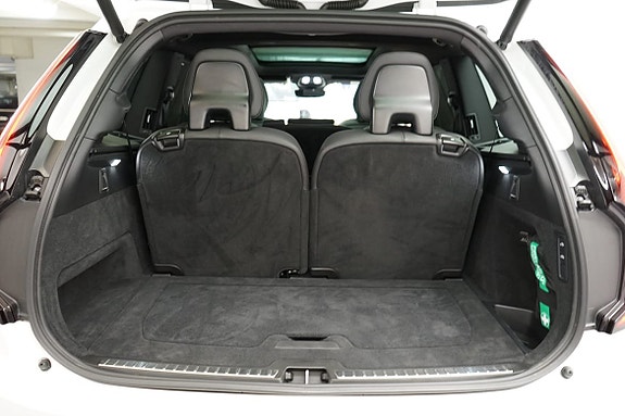 Volvo XC90 10 of 24