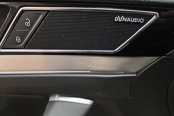 Volkswagen Passat Alltrack 12 of 15