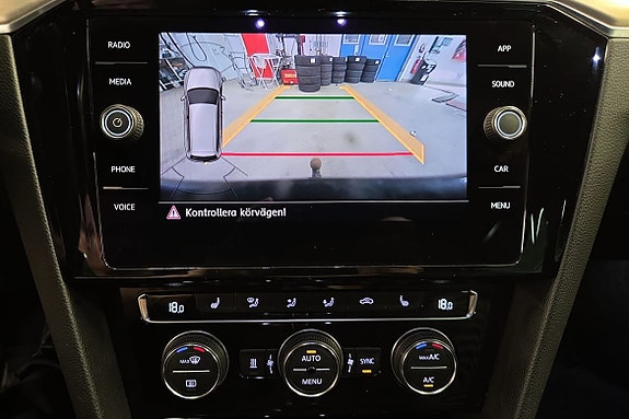 Volkswagen Passat Alltrack 14 of 15