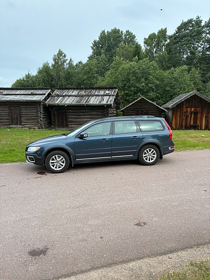 Volvo XC70 2 of 5