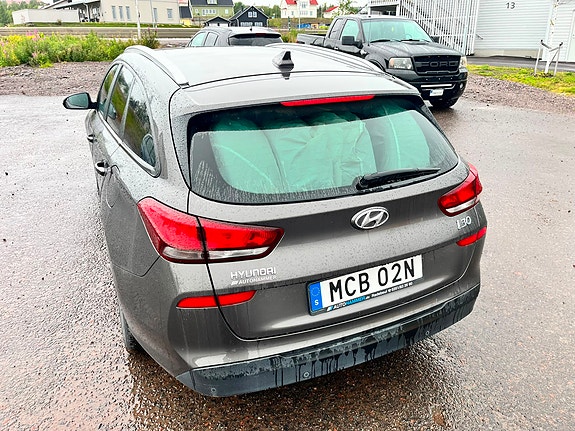 Hyundai i30 4 of 6