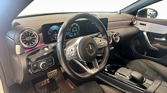 Mercedes-Benz CLA250 12 of 16