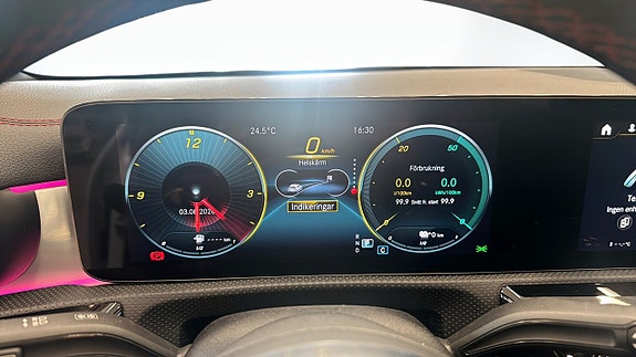 Mercedes-Benz CLA250 14 of 16