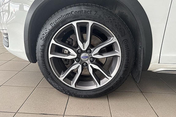 Volvo V60 Cross Country 14 of 18