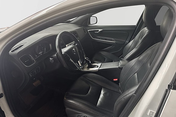 Volvo V60 Cross Country 4 of 18