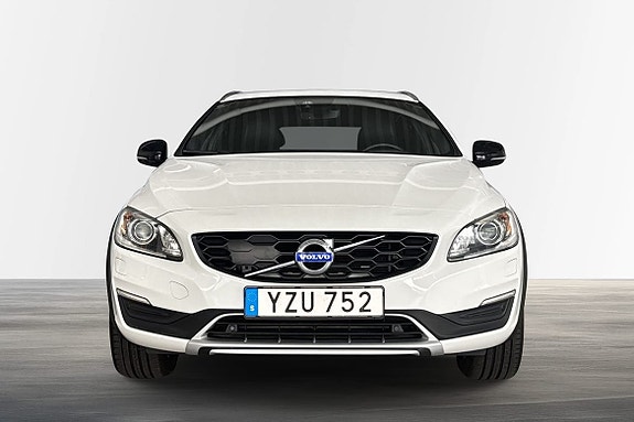 Volvo V60 Cross Country 2 of 18