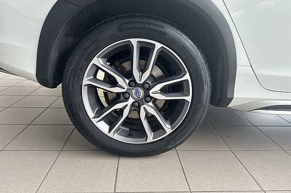 Volvo V60 Cross Country 16 of 18