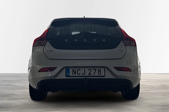 Volvo V40 7 of 19