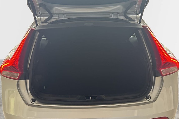 Volvo V40 13 of 19