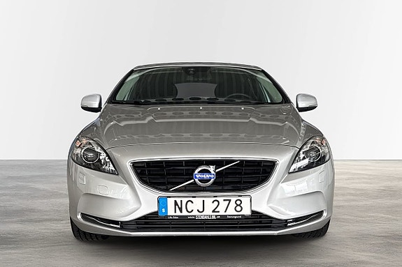 Volvo V40 8 of 19