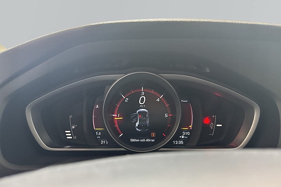 Volvo V40 11 of 19