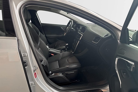 Volvo V40 4 of 19