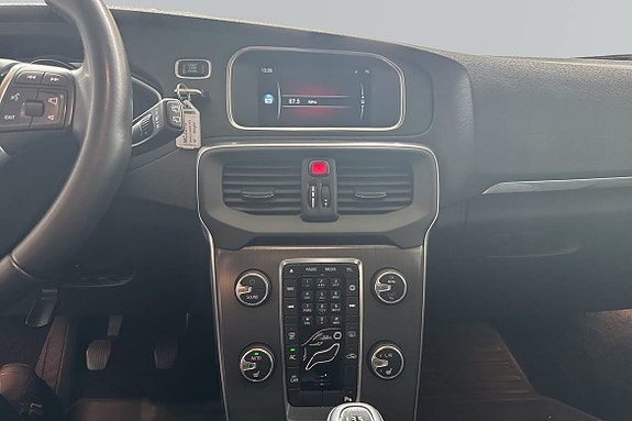 Volvo V40 12 of 19