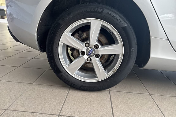 Volvo V40 17 of 19