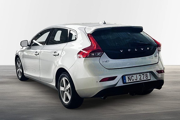 Volvo V40 2 of 19