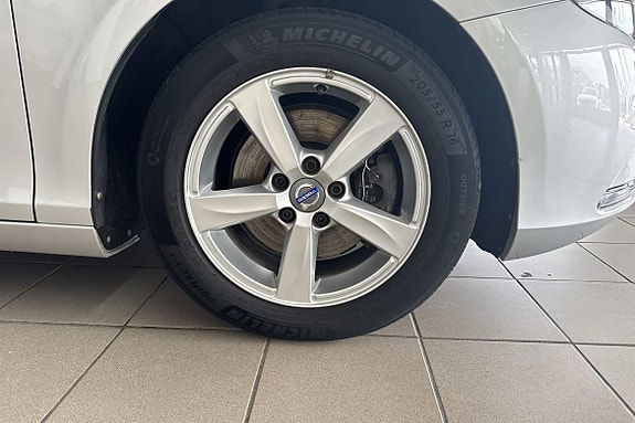 Volvo V40 16 of 19