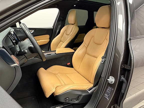 Volvo XC60 10 of 27