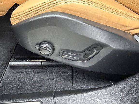 Volvo XC60 11 of 27