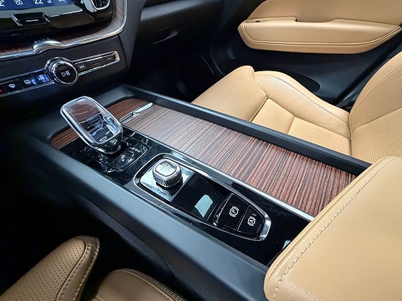 Volvo XC60 18 of 27