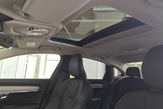 Volvo S90 20 of 26