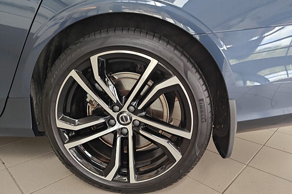 Volvo S90 16 of 26