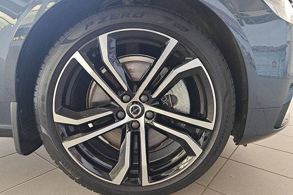 Volvo S90 14 of 26