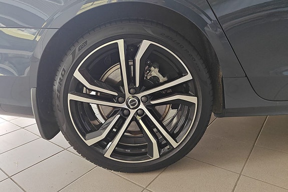 Volvo S90 15 of 26