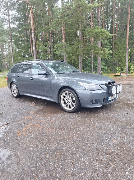 BMW 530xd 2 of 4