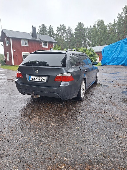 BMW 530xd 3 of 4
