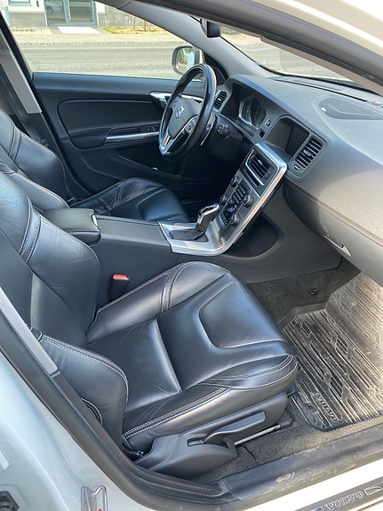Volvo V60 4 of 6
