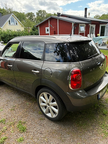 MINI Countryman Cooper D 2 of 7