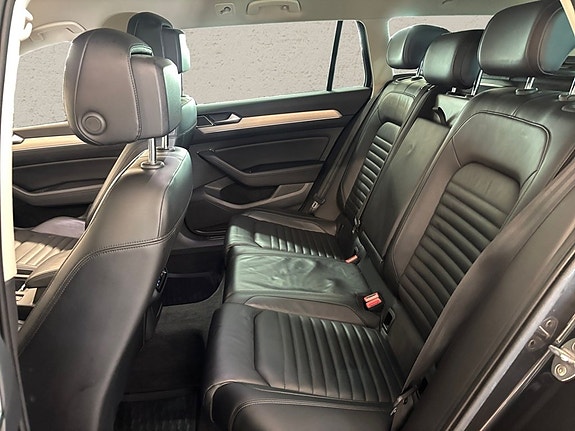 Volkswagen Passat Alltrack 6 of 13