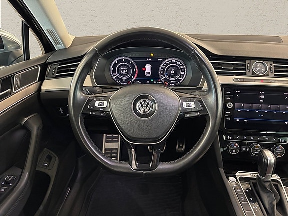 Volkswagen Passat Alltrack 3 of 13