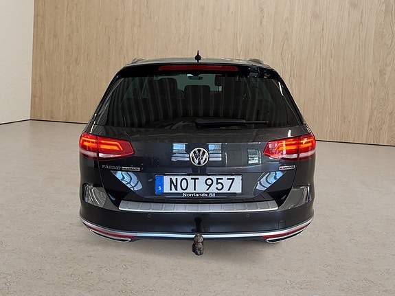 Volkswagen Passat Alltrack 8 of 13