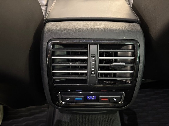 Volkswagen Passat Alltrack 10 of 13