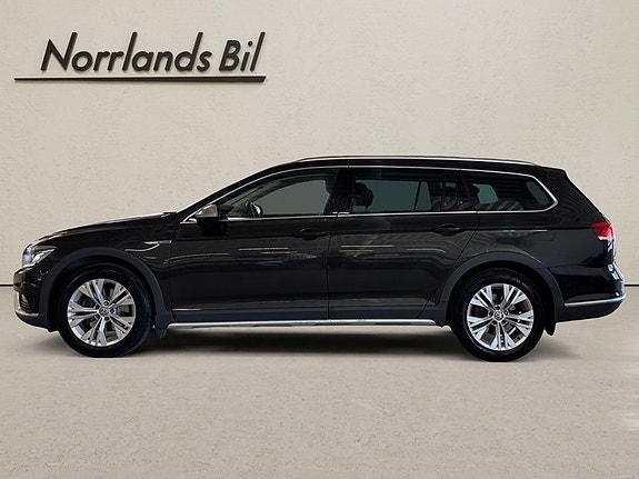 Volkswagen Passat Alltrack 11 of 13