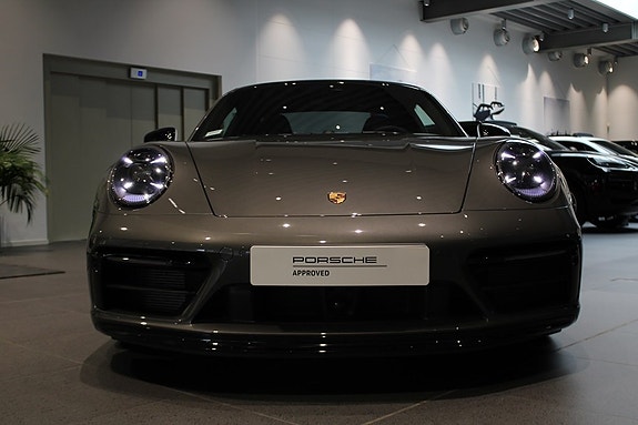 Porsche 911 Carrera 4 GTS 4 of 21